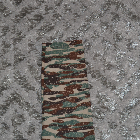 LuLaRoe OS Camo Leggings - Picture 4 of 6